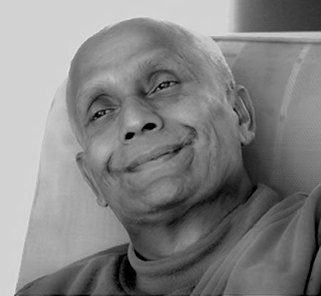 sri_chinmoy_meditating2.jpg